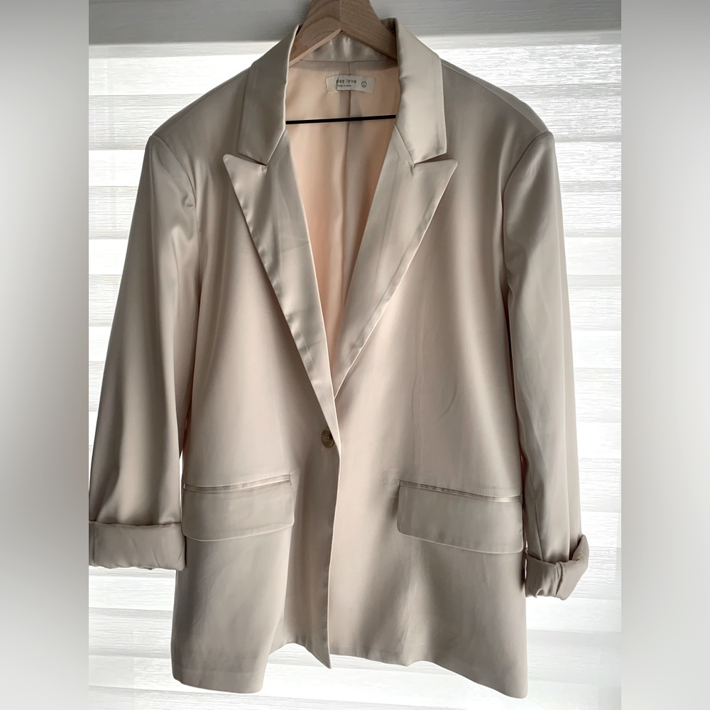 Silky Winter white blazer